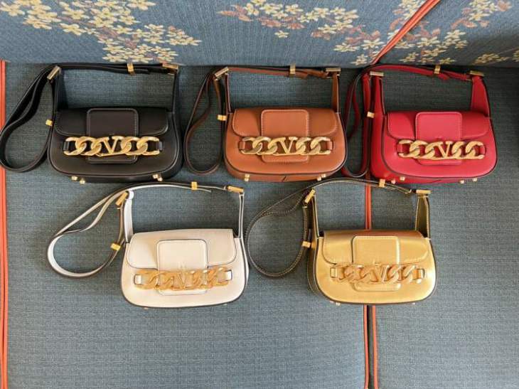 Picture of Valentino Handbags _SKUfw124927159fw